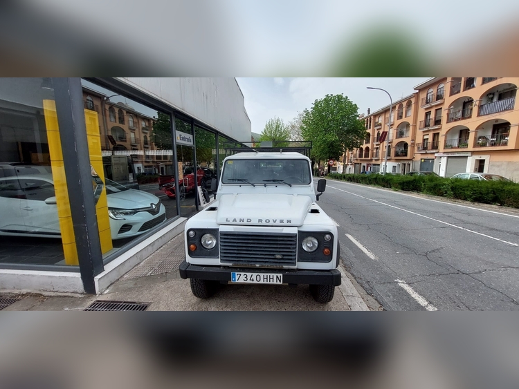 Land Rover Defender 2.2 122CV foto 11